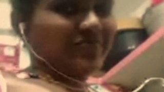 Pamer Payudara Seksi Desi Di Video Chat