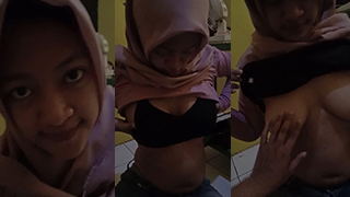 Video Bokep Indo Berjilbab Digrepe Kekosan Pacar