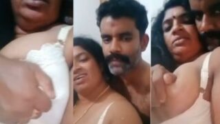 Video Panas Telugu: Pria Meremas Payudara Besar Milf Yang Seksi
