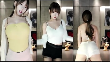 Cô Gái Trung Quốc Quyến Rũ Uốn éo Giữa Ba Màn Hình