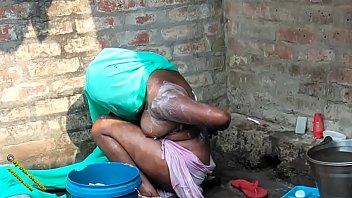 Video Mandi Seksi Radhika Desi Di Desa India