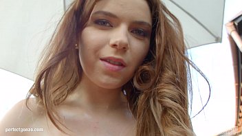 Gadis Rusia Montok Dengan Payudara Gede Main Dildo Dan Menyebarkan Susu