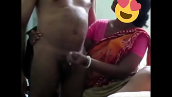Tante Desi Menggocok Kontol Sampai Keluar Sperma