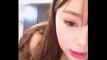 Gadis Seksi Tiongkok Pamer Tubuh Telanjang Menggoda