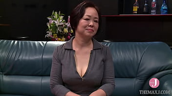 Debut Mesum Istri 40 Tahun Yang Masih Canggung, Akiko Nishina