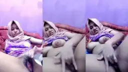 Gadis Berjilbab Mengocok Memeknya Yang Tembam