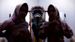 Guru Berjilbab Meremas Dan Menggoyang Payudara