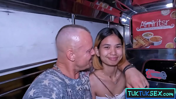 Gadis Thailand Mungil Dijemput Pakai Tuk Tuk Di Pattaya Untuk Aksi Ranjang