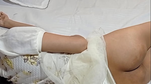 Kakak Tiri India Dan Adik Perempuan Berperan Dalam Video Mesum Dengan Audio Hindi Jelas – Desislimgirl
