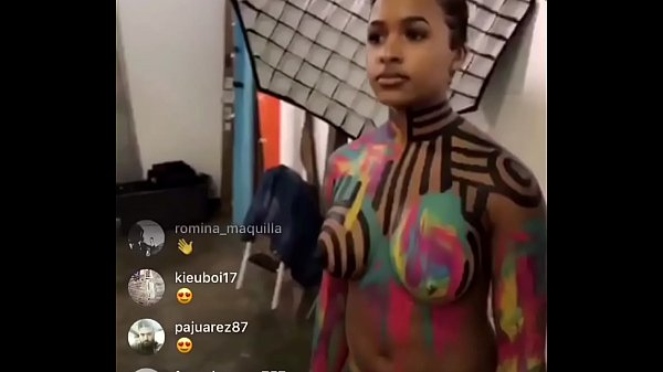Tetesan Puting Susu Terekam Langsung Di Instagram
