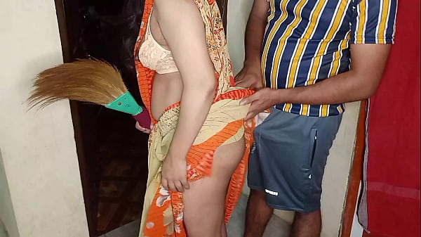 Pagi-pagi Ibu Tiriku Yang Seksi Kusetubuhi Saat Dia Bersih-bersih Rumah