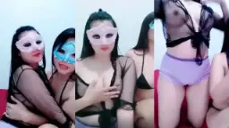 Lesbi Panas: Dua Cewek Mesra Berciuman Penuh Nafsu