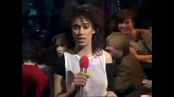 Eurythmics Menggoyang Panggung Dengan Getaran Seksi Di Tahun 1983