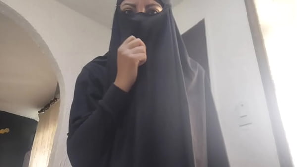 Arab Milf Menggairahkan, Mengocok Memek Basah Sampai Muncrat Dan Orgasme Kasar Di Webcam Sambil Berbalut Niqab Dan Hijab Xxx