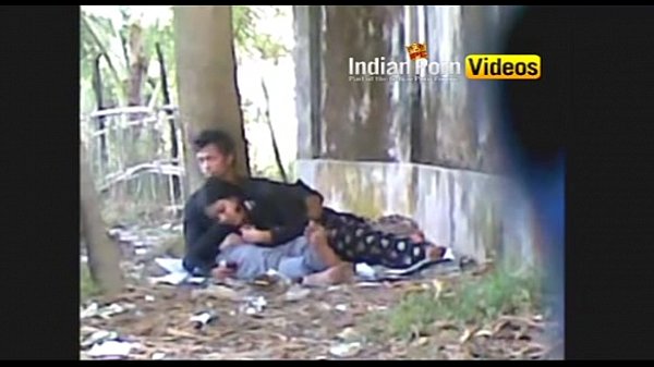 Video Mesum India: Cewek Desi Ngentot Di Luar Ruang Sambil Ngewe