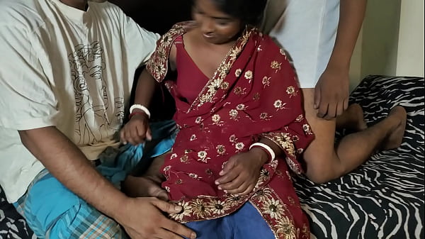 Bhabhi Manis Selingkuh Dari Suami Dan Beraksi Mesra Dengan Dua Kakak Tirinya