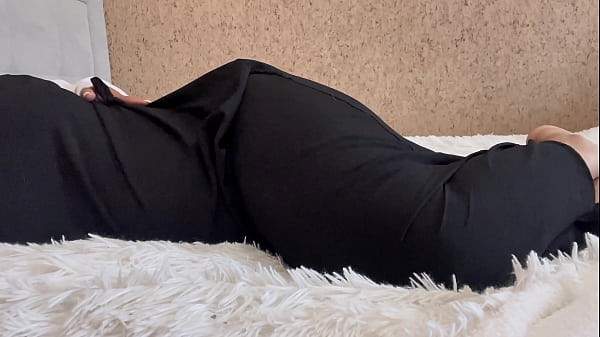 Gadis Arab Telanjang Bulat Di Bawah Rok
