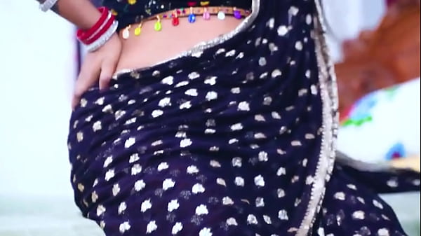 Bokong Montok Bhabhi India Digoyang Sambil Masak Di Dapur – Adegan Mesum Desi