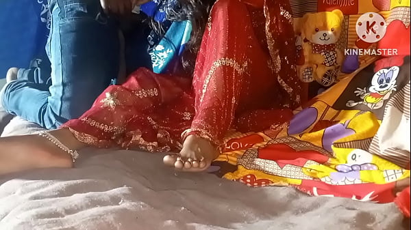 भारतीय देसी भाभी गाँव के मजबूत लड़के के साथ रात भर की उत्तेजक मुलाकात