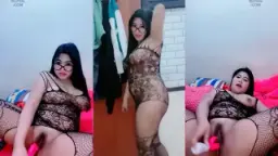 Mbak Montok Pamer Lingerie Bolong-bolong Sambil Colmek