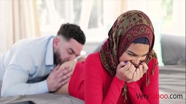 Maya Farrell: Adik Tiri Perawan Berhijab Digoyang Ganas