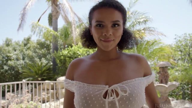Alina Ali Merengek Tak Cukup, Minta Tambah Kontol Lagi
