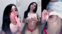 Sensasi Panas Host Mango Live Mengulum Dildo, Desahan Menggoda Di Atas Kasur