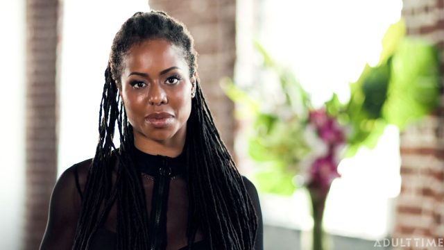 Tonton Deh! Kira Noir Sama Emily Willis Ngewe Bareng Seth, Threesome Panas Banget