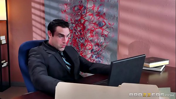 Kerjaan Makin Berat Karena Tete Ava Riley Montok Banget, Siap Digoyang Di Kantor