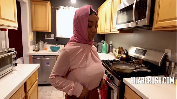 Goyangan Montok Hijab Lily Starfire Bikin Makin Panas