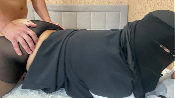 Nyonya Arab Montok Nungging Di Atas Kontolku Dan Ku Crot Dalam Memek Ketatnya