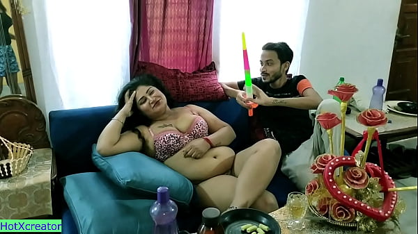 Bidadari India Rayakan Ulang Tahun Dengan Goyangan Liar Bersama Kekasih Muda!
