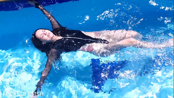 Jessica Bunny Telanjang Di Bawah Air, Tubuh Basah Kuyup Menggoda