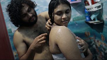 Cewek India Mandi Panas, Abang Tiri Main-main Di Kamar Mandi