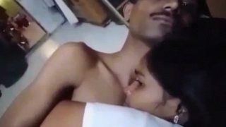 Buka Baju Bhabhi, Mainin, Crot Di Dalem.