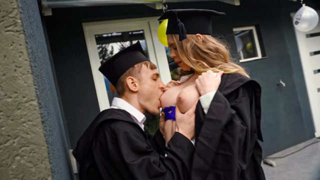 Nonton Bokep Abis Wisuda, Cewek College Siap Digarap!