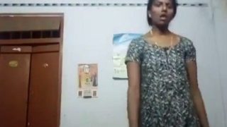 Tamil Aunty Buka Baju, Video Panas Bikin Ngilu.