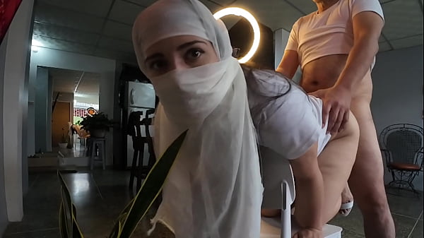 Ibu-ibu Berhijab Dikocok Keras, Kontolnya Masuk Ke Pantat Sampai Penuh