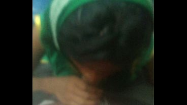 Desi Auntie Pengemis Di Kereta Lokal, Mainin Kontol Sambil Ngemis-ngemis
