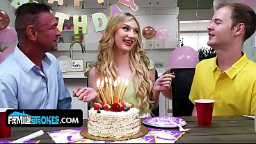 Anak Tiri Montok Alami, Daisy Lavoy, Goda Dan Naiki Bokap Tirinya Dengan Gaya Liar.
