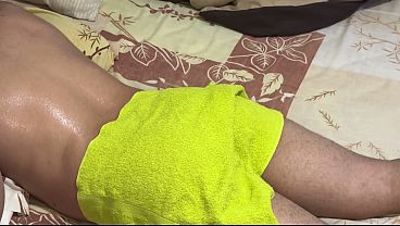 Mertua Sange Dengan Bokong Gede Bantu Mantu, Pijat Malah Berujung Crot Di Pantat.