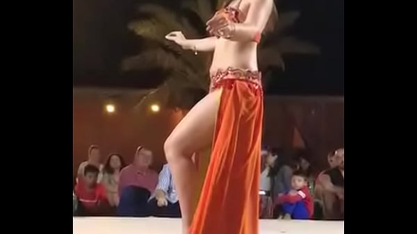 Tarian Desi Yang Bikin Nafsu Naik, Goyangannya Bikin Meleleh.