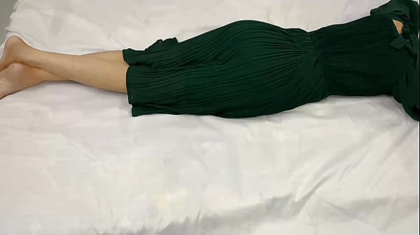 Saat Malam, Step-sisterku Yang Masih 18 Tahun Sendirian Di Kamar, Aku Masuk Dan Ngewe Memeknya Sampai Puas.