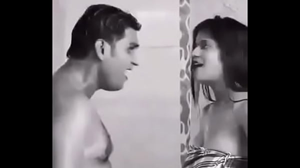 Gadis India Teriak Ngehe, Bikin Pengen Dengerin Lagi.