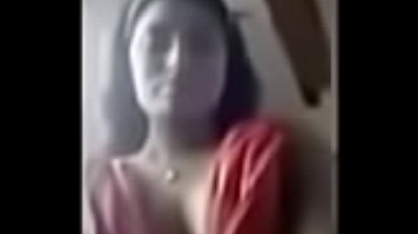 Cewek India Pamer Tetek Gede Banget, Bikin Ngilu Lihatnya.