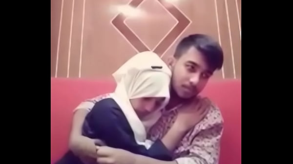 Bibir Desi Nempel Basah Di Kamar Hotel, Ciuman Panas Bikin Makin Liar