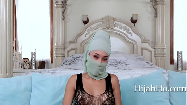 Ibu Tiri Berhijab Lagi Onani – Cali Lee