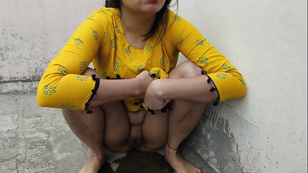 Ngentot Di Luar, Abis Pipis, Gaji Gede, Gue Siap Bayar Pake Badan.