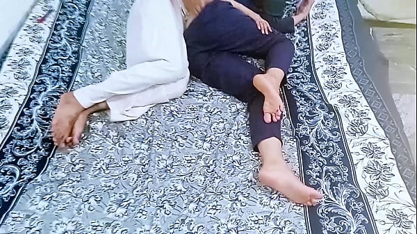 Desi Gadis Lugu Manis Alami Pertama Kali Dimasuki Di Kampung