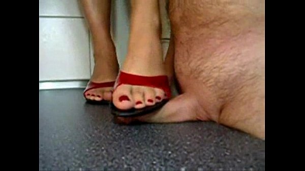 Bhabhi India Yang Seksi Injak-injak Kontol Si Devar Sampai Merah